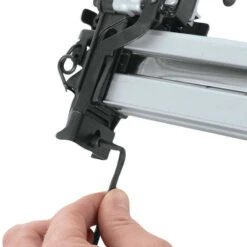 Agrafeuse Sans Fil 18V à Couronne 8.3 Bar (16 Ga) - MAKITA AT2550A -Promos Pro Bricolage Boutique agrafeuse sans fil 18v a couronne makita at2550a 3