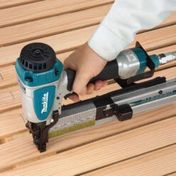 Agrafeuse Sans Fil 18V à Couronne 8.3 Bar (16 Ga) - MAKITA AT2550A -Promos Pro Bricolage Boutique agrafeuse sans fil 18v a couronne makita at2550a 5