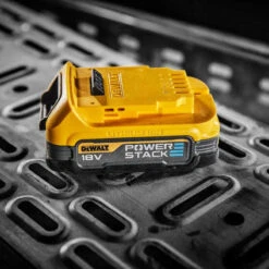 Batterie Pour Outil Sans Fil POWERSTACK 18V XR Li-Ion 1,7 Ah - DEWALT DCBP034-XJ 13 Batterie Pour Outil Sans Fil POWERSTACK 18V XR Li-Ion 1,7 Ah - DEWALT DCBP034-XJ -Promos Pro Bricolage Boutique batterie pour outils sans fil 18v li ion powerstack dewalt dcbp034 xj 6