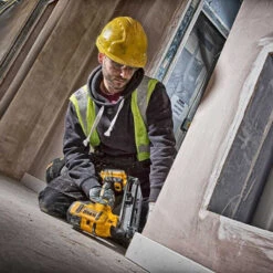 Cloueur De Finition 18V Li-Ion XR Brushless (Produit Seul) 16 GA - DEWALT DCN660N -Promos Pro Bricolage Boutique cloueur de finition sans fil 18v dewalt dcn660n 3