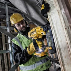 Cloueur De Finition 18V XR (2x2,0 Ah) 18 GA - DEWALT DCN680D2 -Promos Pro Bricolage Boutique cloueur de finition sans fil 18v dewalt dcn680d2 5