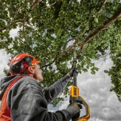 Elagueuse Sur Perche Sans Fil 18V XR Brushless (Solo) - DEWALT DCMPS567N-XJ -Promos Pro Bricolage Boutique elagueuse sur perche sans fil brushless xr 18v dewalt dcmps567n xj 4