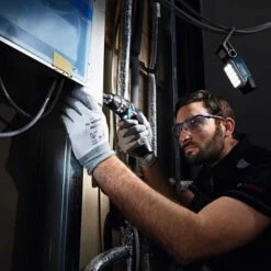 Lampe De Chantier 12V (Produit Seul) GLI 12V-330 - BOSCH 06014A0000 -Promos Pro Bricolage Boutique lampe de chantier 12v gli 12v 330 bosch 06014a0000 4