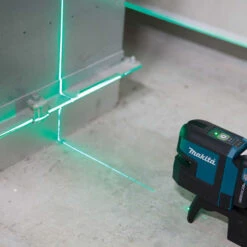 Laser Croix 12V CXT à Lignes Vertes 35 M (machine Seule) Dans Sac De Rangement - MAKITA SK106GDZ -Promos Pro Bricolage Boutique laser croix sans fil 12v makita sk106gdz 3
