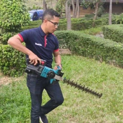 Taille-haie 18V LXT (1x3 Ah) Lamier De 50 Cm - Makita DUH502SF 9 Taille-haie 18V LXT (1x3 Ah) Lamier De 50 Cm - Makita DUH502SF -Promos Pro Bricolage Boutique makita taille haie 18 v li ion 3 ah 50cm 1 batterie 4