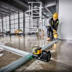 Niveau Laser Multi Lignes 3x360° XR 12V/18V (1x2,0 Ah) - DEWALT DCE089D1G18 -Promos Pro Bricolage Boutique niveau laser multi lignes vert dewalt dce089d1g18 8