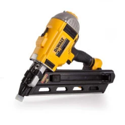 Pack Charpentier De Deux Cloueurs 18V XR Li-Ion Brushless (2x5,0 Ah) Dans Un Sac - DEWALT DCK2046P2 -Promos Pro Bricolage Boutique pack charpentier deux cloueurs 18v xr li ion brushless dewalt dck2046p2 2