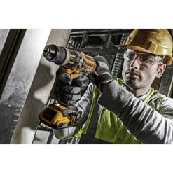 Perceuse à Percussion 18V (2x2,0 Ah) En Coffret TSTAK - DEWALT DCD795D2 -Promos Pro Bricolage Boutique perceuse visseuse percussion dewalt dcd795d2 4