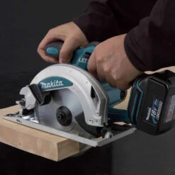 Scie Circulaire 18V LXT Ø165 Mm (2x3,0 Ah) En MAKPAC - MAKITA DHS680RFJ -Promos Pro Bricolage Boutique scie circulaire makita dhs680rfj 6