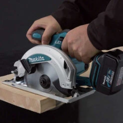 Scie Circulaire 18V LXT Ø165 Mm (2x5,0 Ah) En MAKPAC - MAKITA DHS680RTJ -Promos Pro Bricolage Boutique scie circulaire makita dhs680rtj 5
