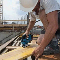 Scie Sauteuse 18V (Produit Seul) En Coffret GST 18 V-LI B - BOSCH 06015A6101 -Promos Pro Bricolage Boutique scie sauteuse bosch gst18v lib 3