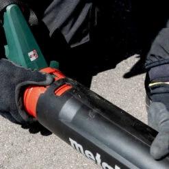 Souffleur De Feuilles 18V Li-Ion (2x5,2 Ah) - METABO 601607650 -Promos Pro Bricolage Boutique souffleur de feuilles 18v metabo 601607650 4